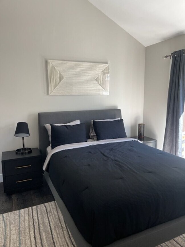 Building Photo - 2bd, 2ba Reno Bungalow in the Riverwalk Di...