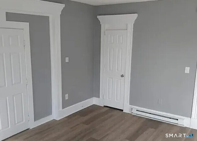 Building Photo - 570 Broad St