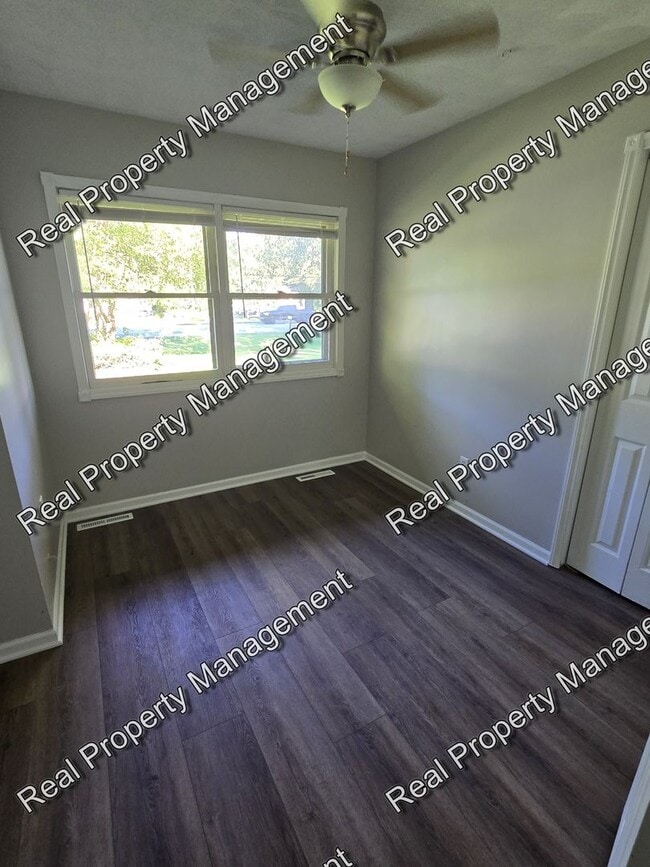 Building Photo - Three Bedroom Ranch