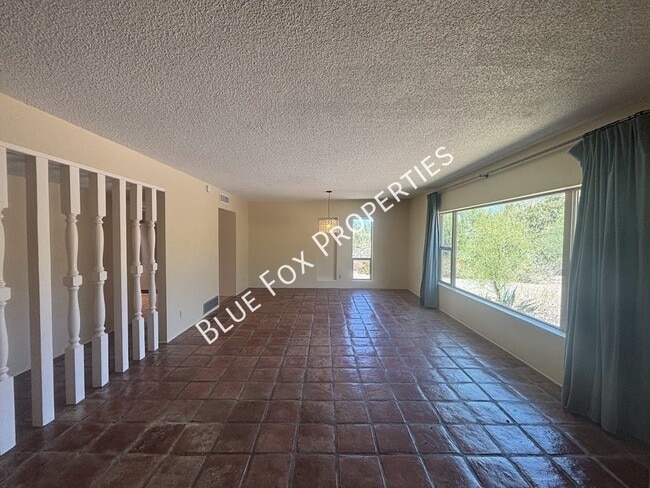 Building Photo - 6521 N Calle Padre Felipe