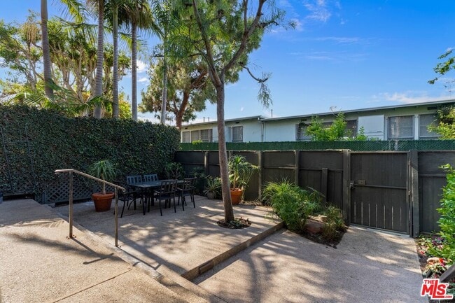 Building Photo - 122 Buccaneer St