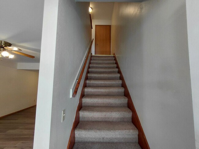 Building Photo - 20305 Skyview Dr