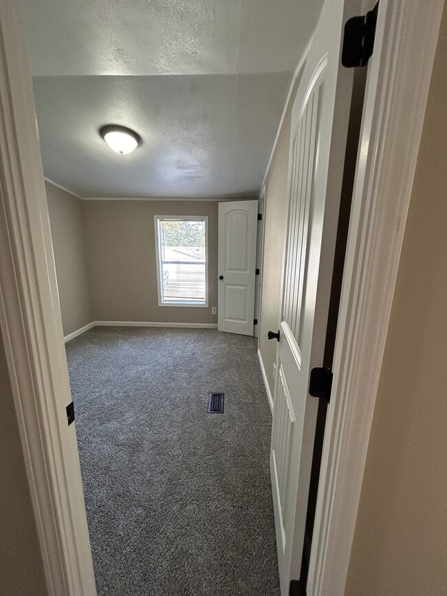 Building Photo - 526 Chris St