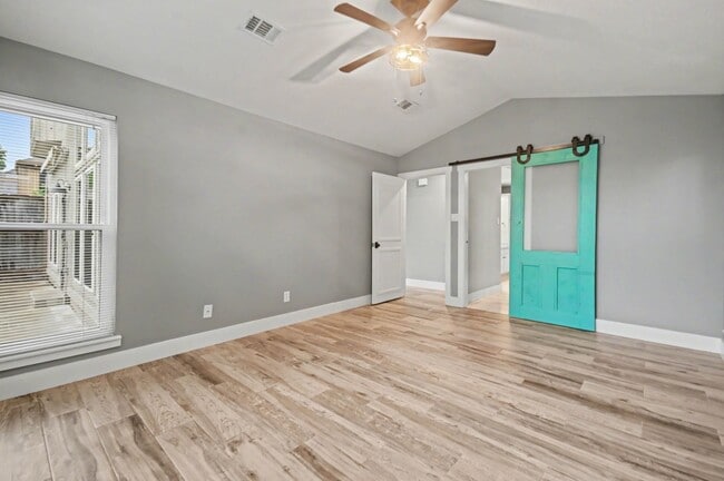 Building Photo - 522 Crestwood Dr