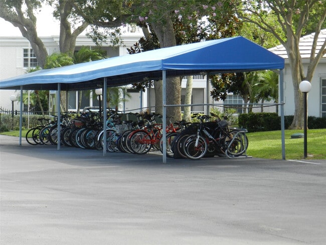 Building Photo - 6307 Bay Club Dr