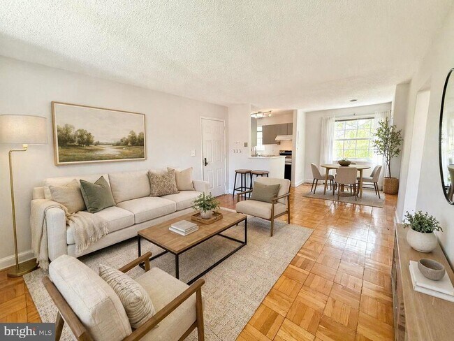 Building Photo - 1706 W Abingdon Dr