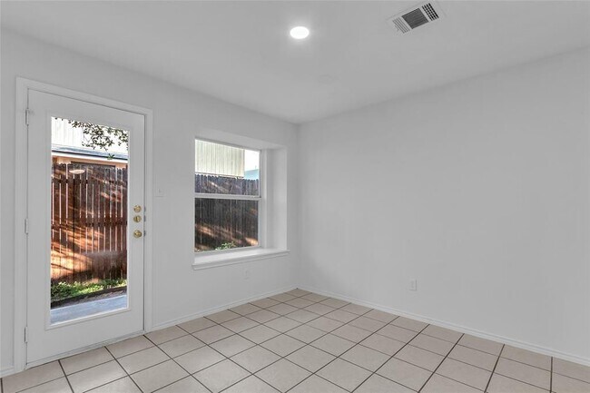 Building Photo - 1012 Traci Michelle Dr