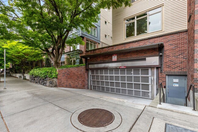 Building Photo - 1bd/1ba Seattle Condo