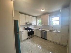 Building Photo - 275 Avenue B