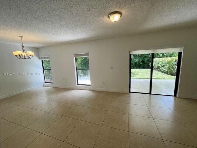 Building Photo - 401 Majorca Ave
