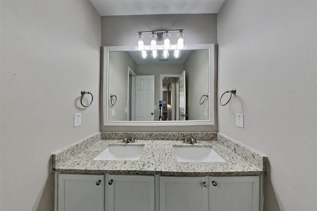 Building Photo - 11810 Skydale Dr