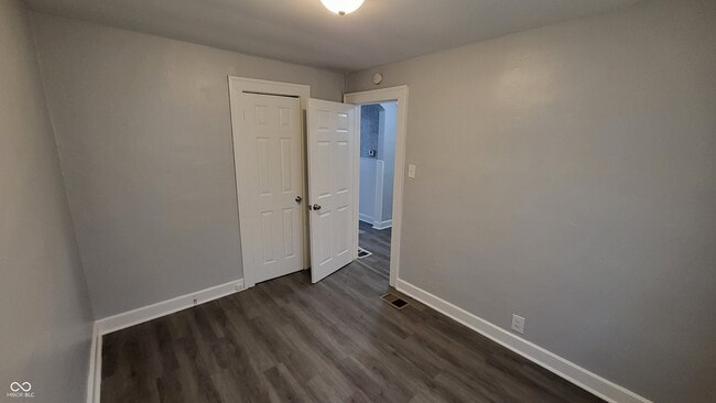 Building Photo - 402 N Bradley Ave