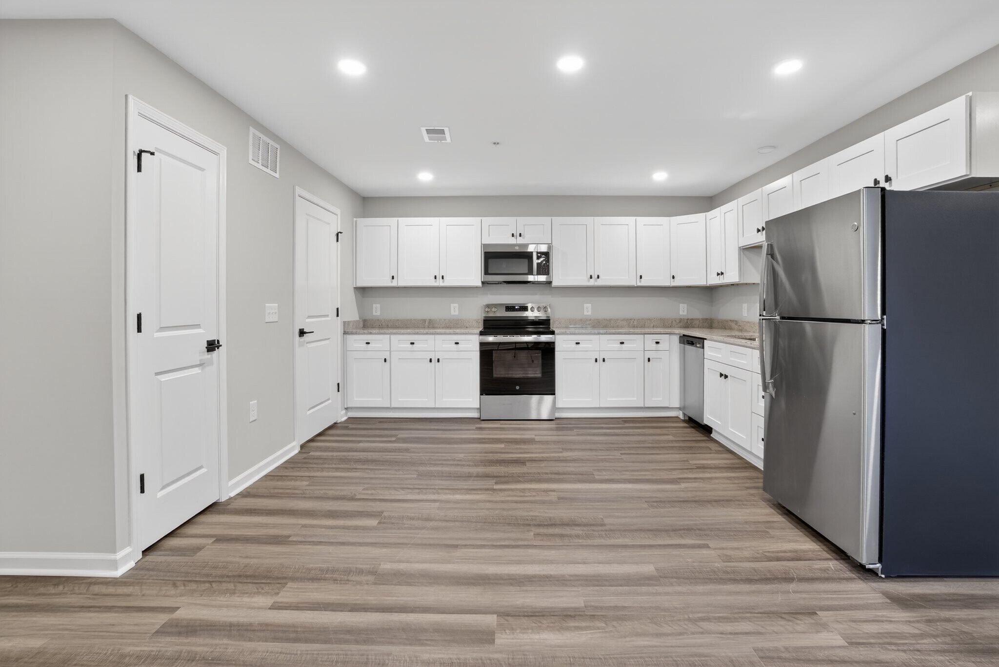 Building Photo - 7055 Hanesbrook Cir