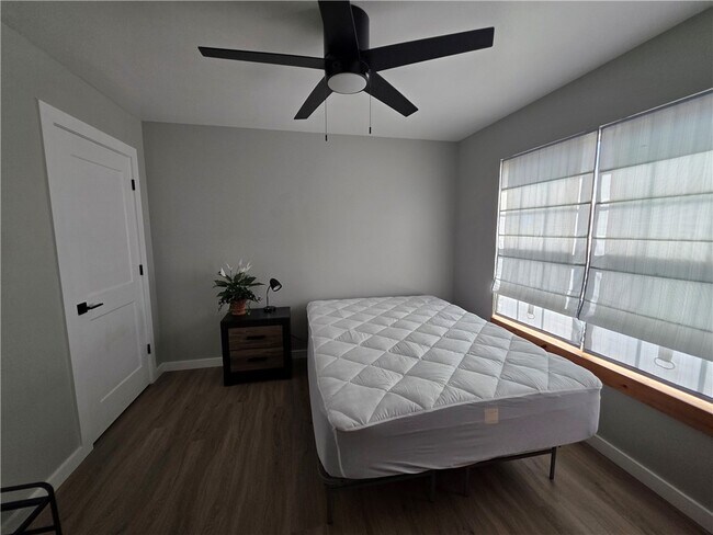 Building Photo - 2402 SE Jayel Terrace