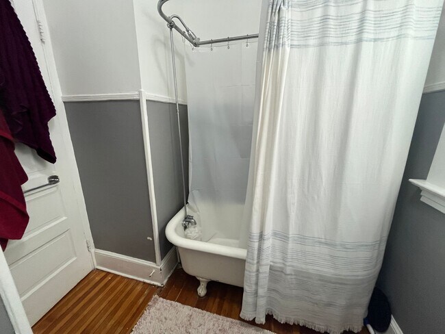 Building Photo - [In-Unit Laundry; Garden] Townhouse-Style Living, with Historical Details & Parking!