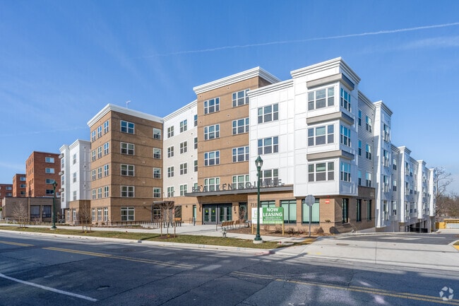 Building Photo - Bracken Square