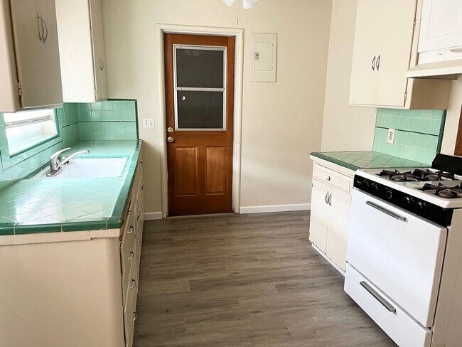 Building Photo - 2007-2009 N Teilman Ave