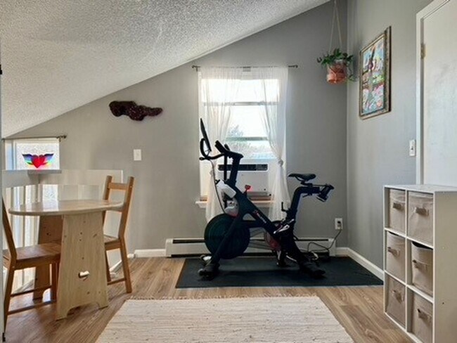 Building Photo - Large Two bedroom, Two Bath Furnished, all Inclusive mid term rental.