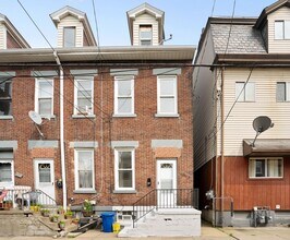 Building Photo - Newly renovated 2 Bed, 1 Bath w/ Bonus Room, Central AC, Laundry - Available October 1st!