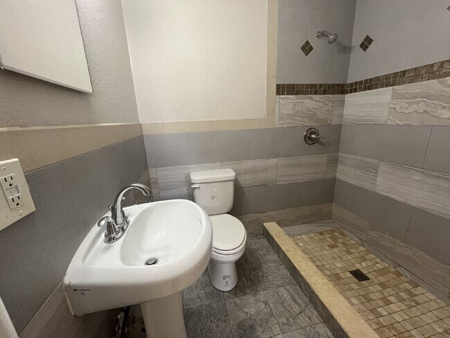 Building Photo - Renovated Garage Studio For Rent