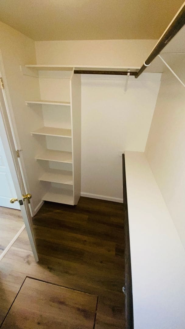 Building Photo - Gorgeous Remodeled Spacious 4 bedroom