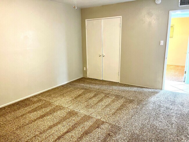 Building Photo - 4 Bedroom Single Family Home in Phoenix