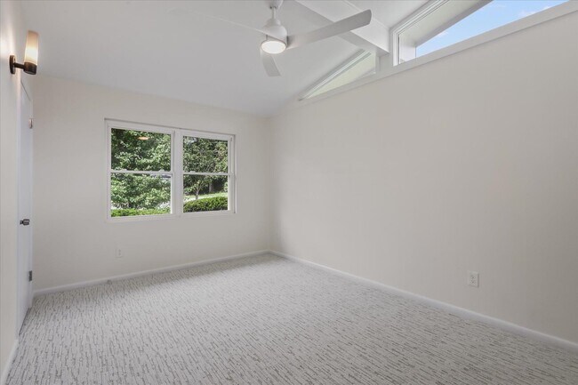 Building Photo - 2401 Jim Lee Rd