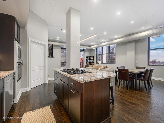 Building Photo - 360 W Illinois St