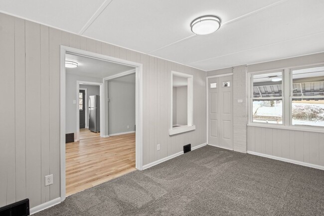 Building Photo - GORGEOUS 3 BEDROOM HOME IN DRAVOSBURG WITH...