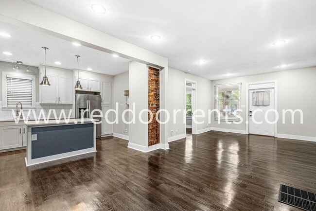 Building Photo - 2028 Hoyt Ave