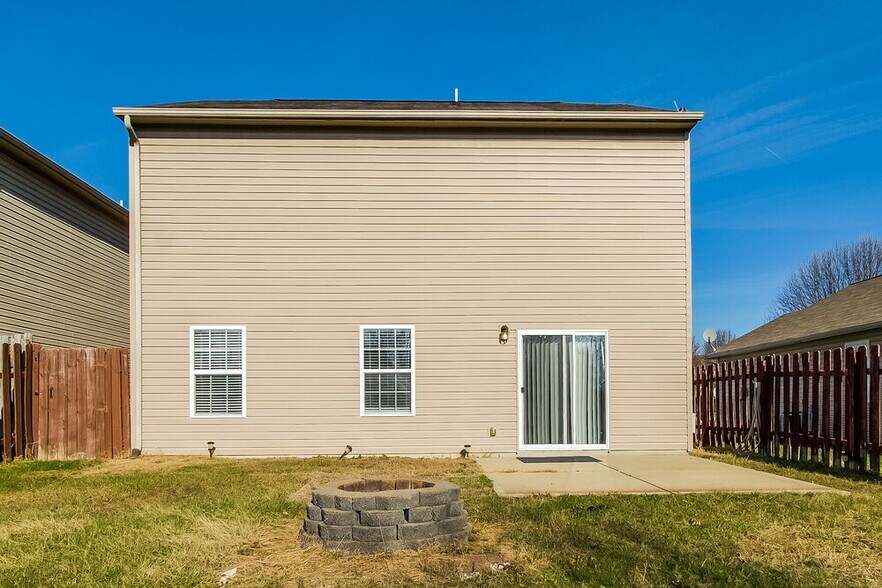 Building Photo - 10189 Blue Sky Dr