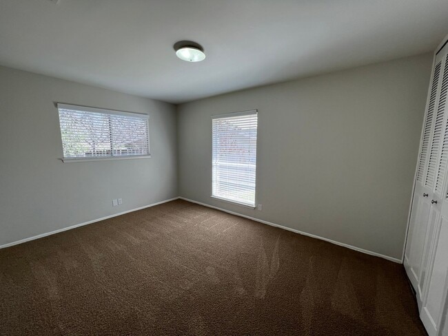 Building Photo - LOVELY 3 BEDROOM HOME NESTLED IN A CUL-DE-...