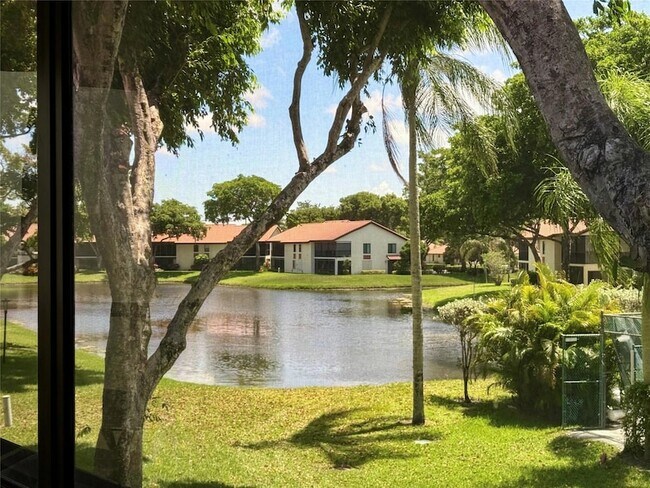 Building Photo - 10771 Palm Lake Ave