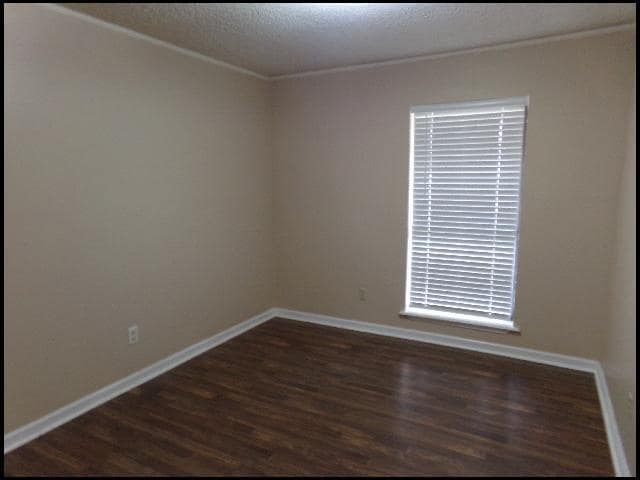 Building Photo - 39 Oak Forest Loop