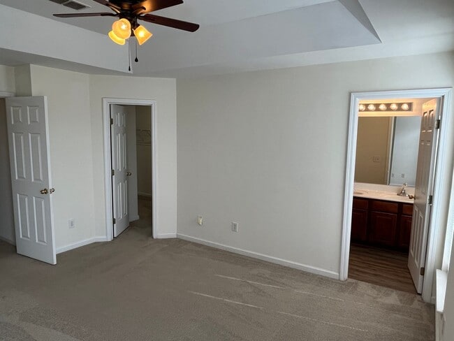 Building Photo - 3 Story, 3 Bedroom Townhome in Ballantyne