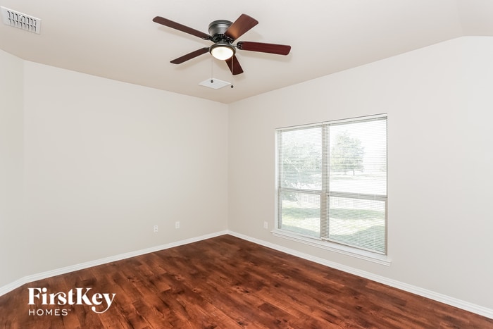 Building Photo - 927 Ranch Rd