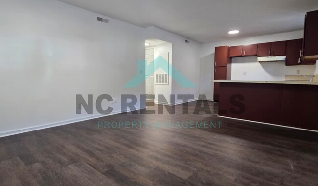 Building Photo - 2559 Green Oaks Ct SE