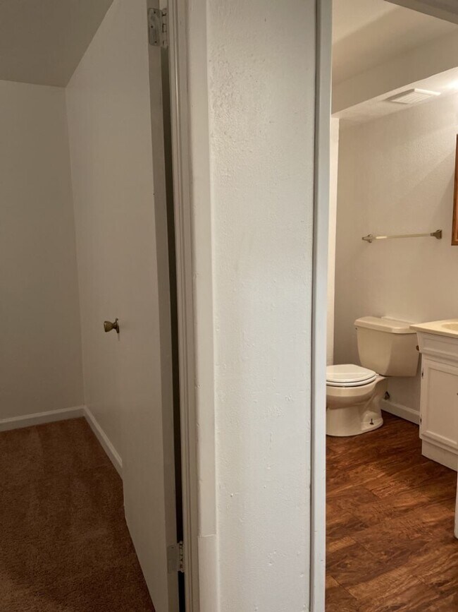 Building Photo - Start a Lease by 4/17 and get $250 off 1st Month!