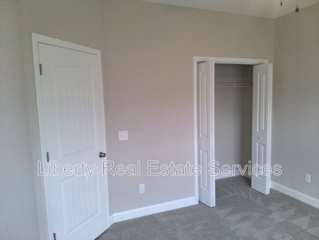 Building Photo - 729 Burke Dr