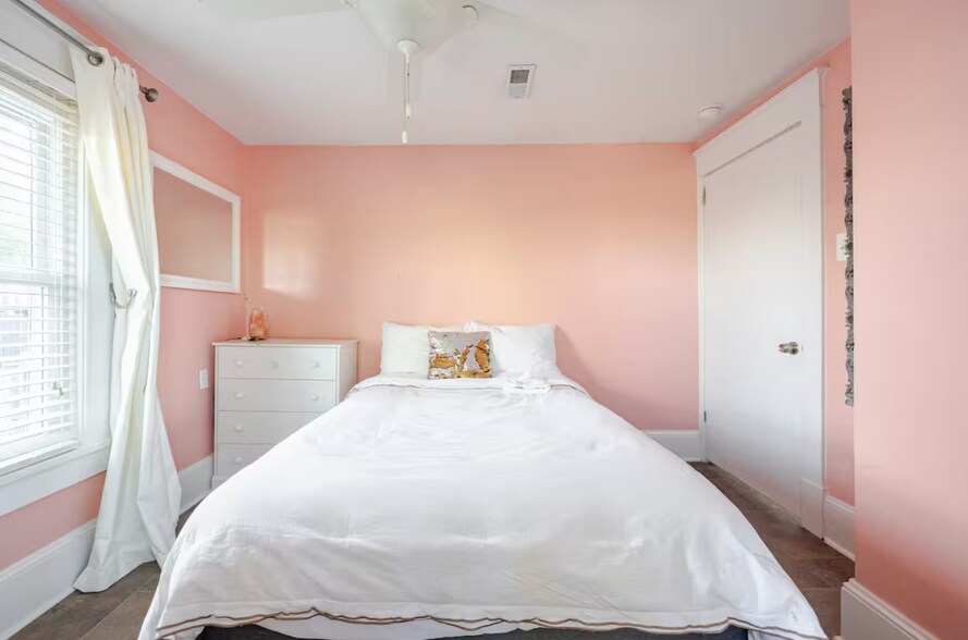 Building Photo - 1019 Berryville Ave