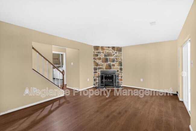 Building Photo - 5743 Burke Towne Ct