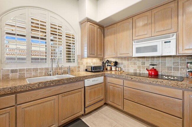 Building Photo - 73110 Calliandra St