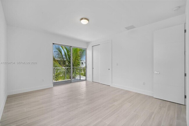 Building Photo - 16710 Botaniko Dr N