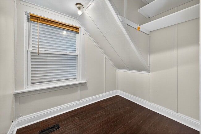 Building Photo - 1922 N Whipple St