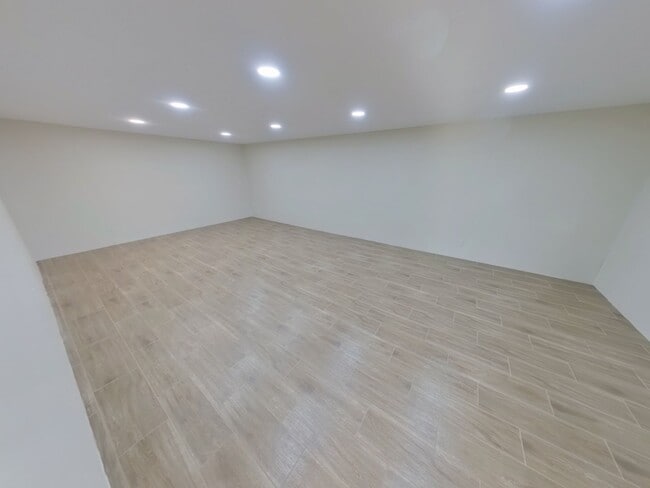 Building Photo - 7329 E Norfolk Dr