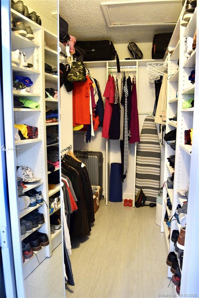 Building Photo - 5102 NW 115th Ct  Doral Fl 33178