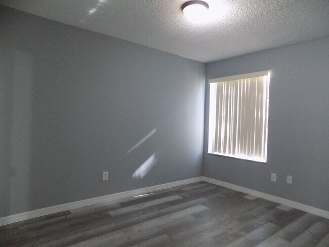 Building Photo - 2735 N Poinciana Blvd