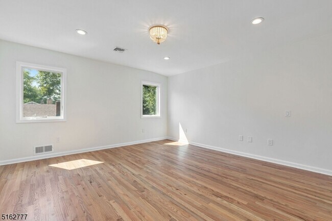 Building Photo - 27 Glenbrook Rd