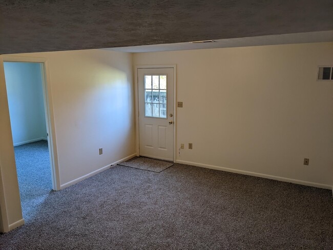 Building Photo - 258 Miller Dr