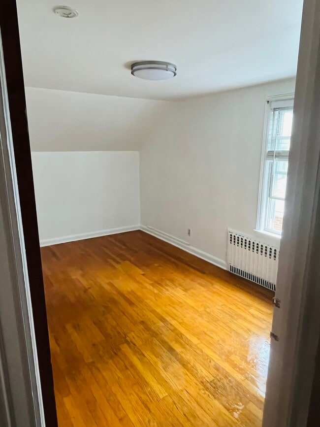 Building Photo - 70 Eileen St